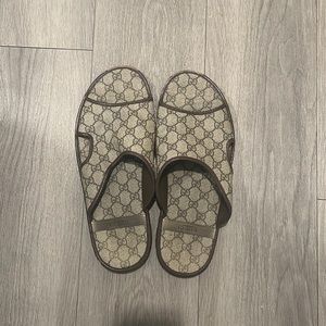 GUCCI GG SUPREME SLIDE SANDAL